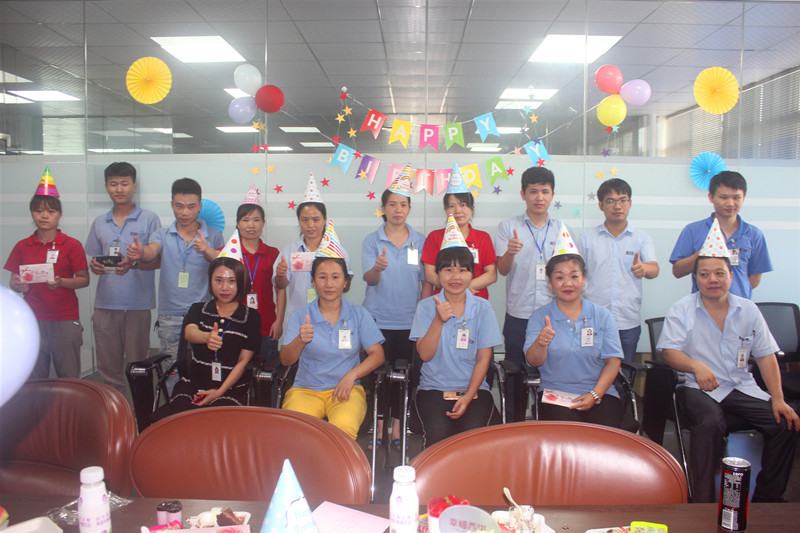 厦门鑫河科技生日会合影.jpg